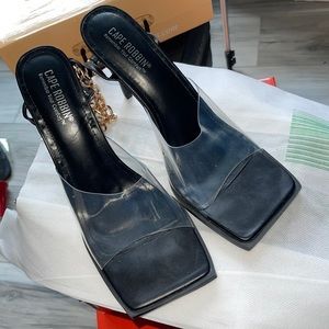 NEW/NEVER WORN.. Ankle Chain Heels!